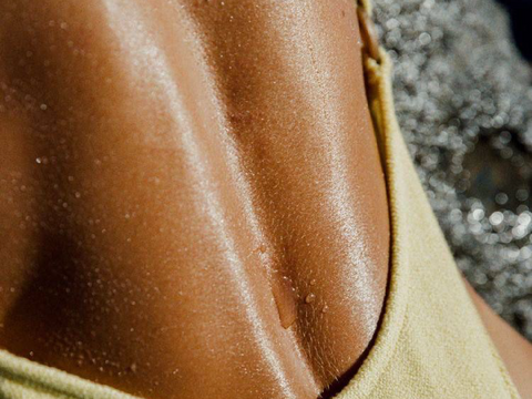 Bronzeada e Protegida. Como Bronzear a Pele Rapidamente e em Segurança